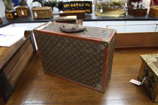 A Louis Vuitton travel case, 19.75 x 14.5 x 7in.